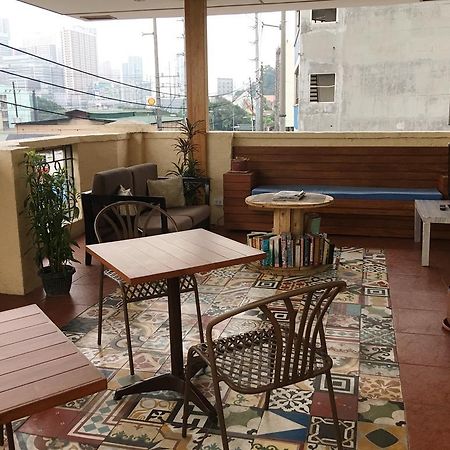 1 River Central Hostel Makati City Kültér fotó