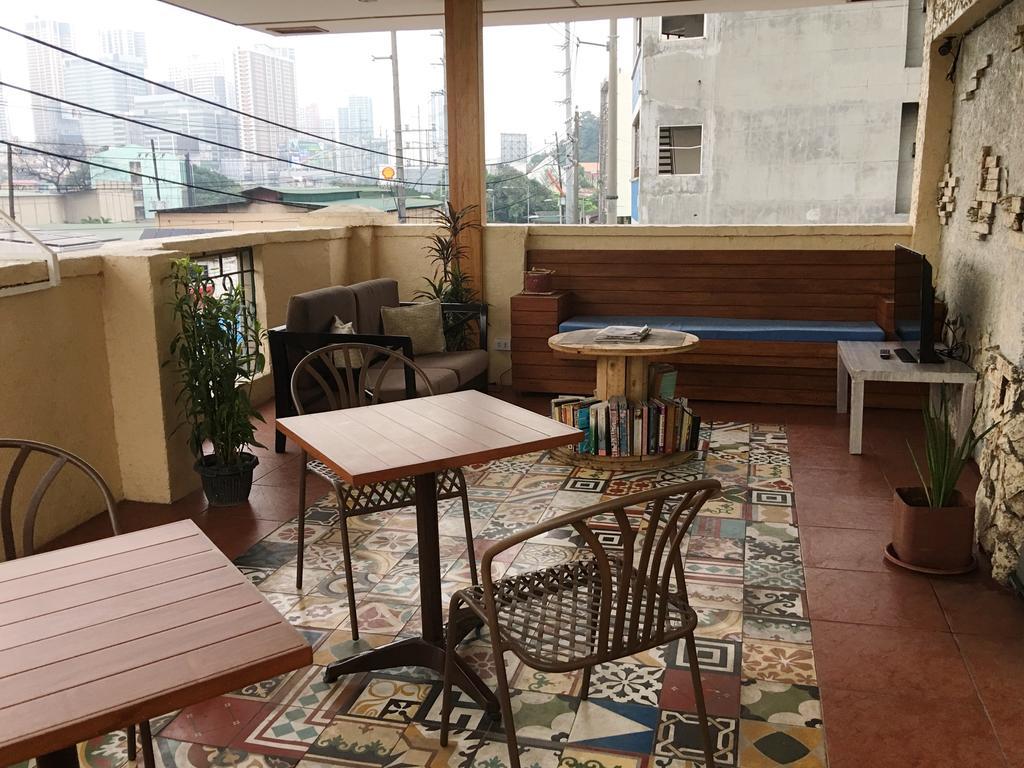 1 River Central Hostel Makati City Kültér fotó