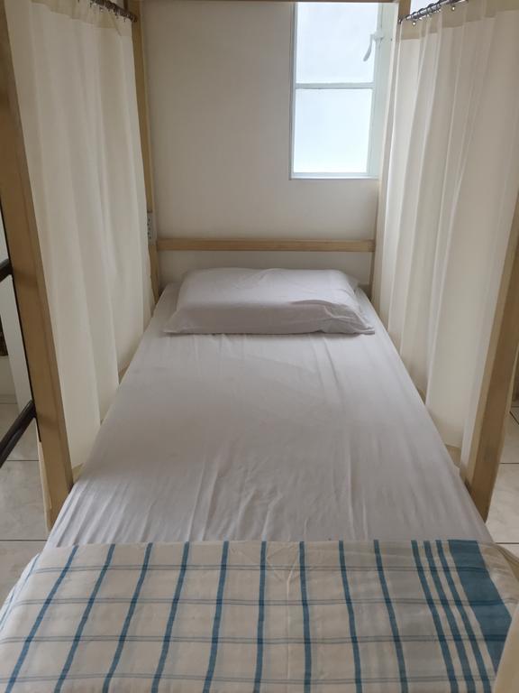 1 River Central Hostel Makati City Szoba fotó