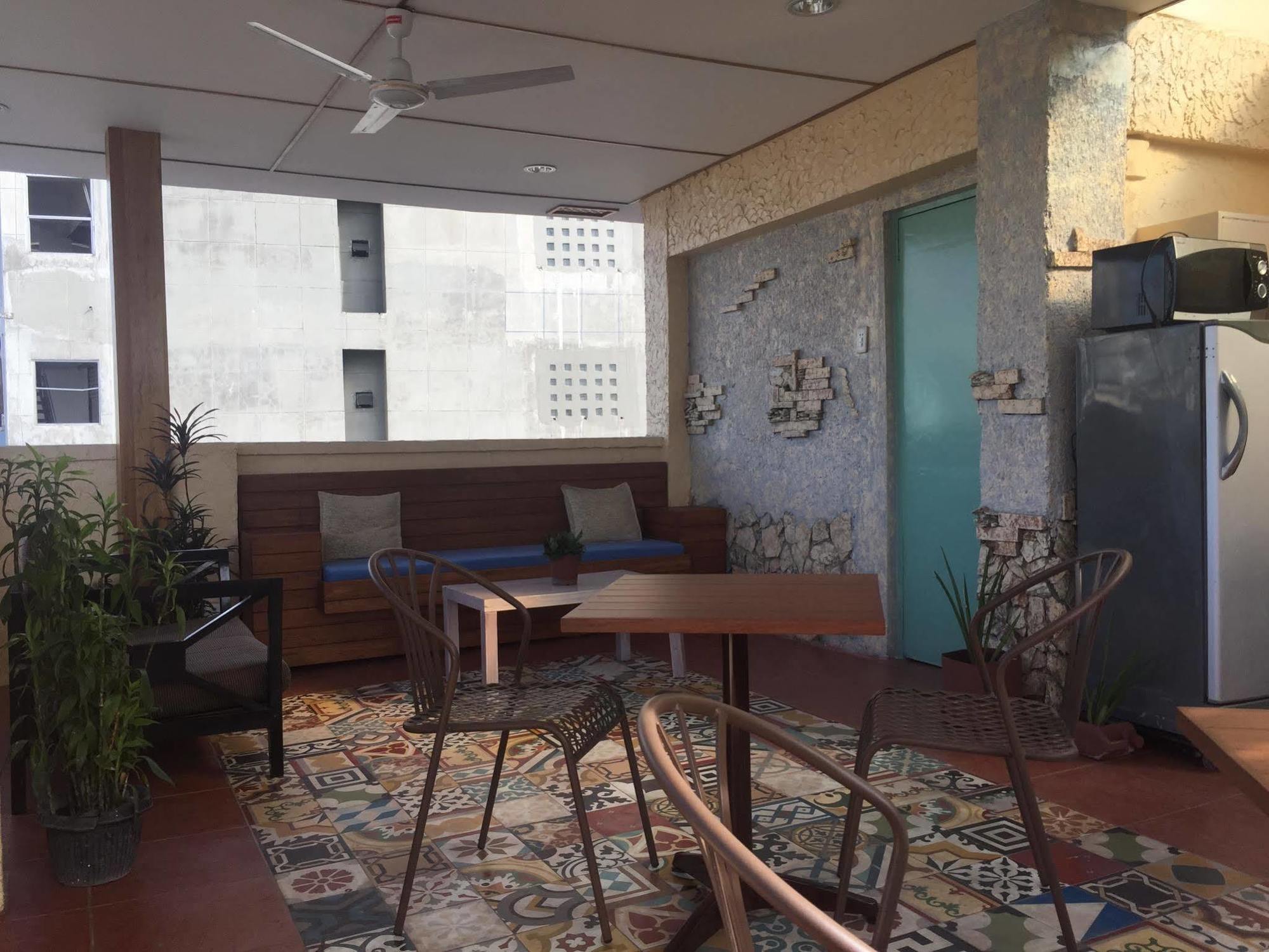 1 River Central Hostel Makati City Kültér fotó