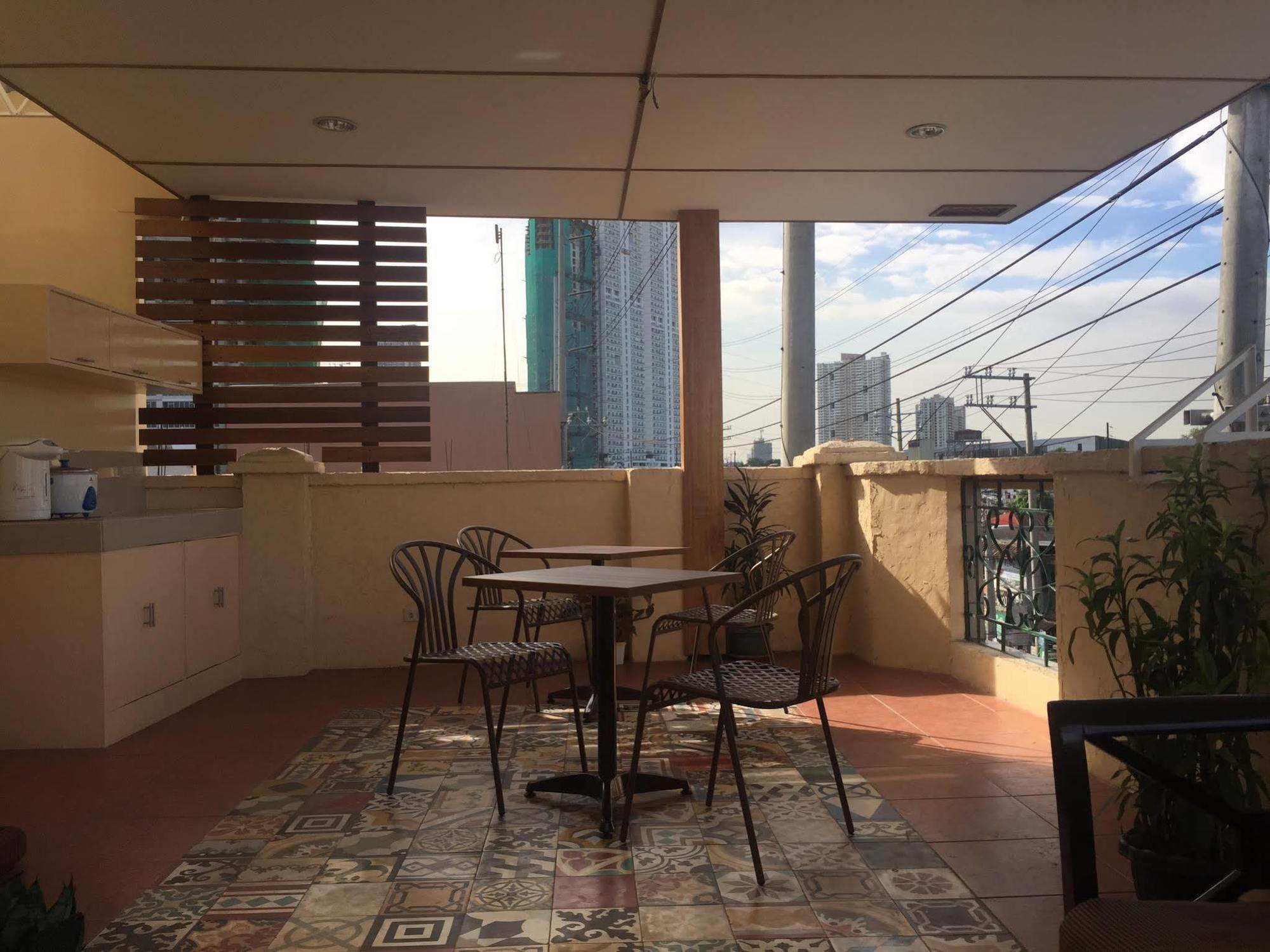 1 River Central Hostel Makati City Kültér fotó